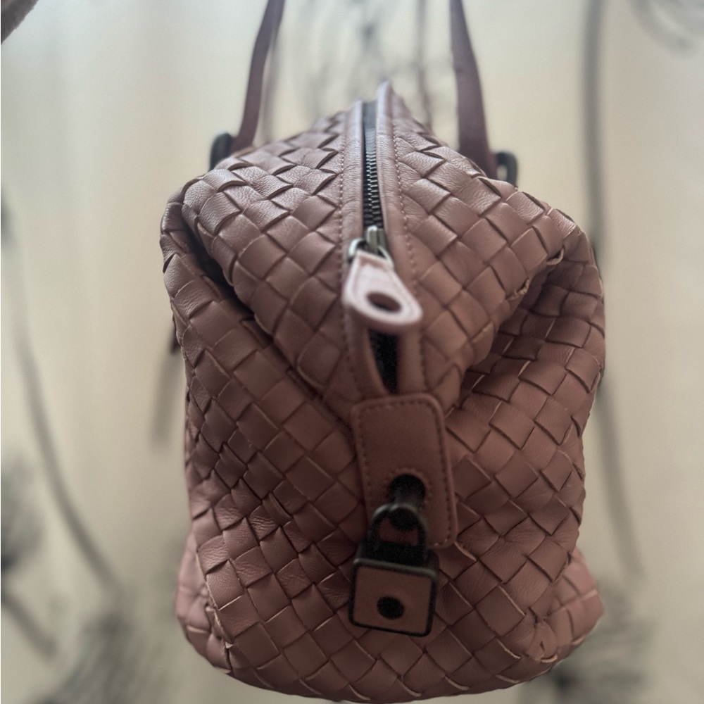 Bottega Veneta Mauve Woven Leather Shoulder Bag - Picture 9 of 10